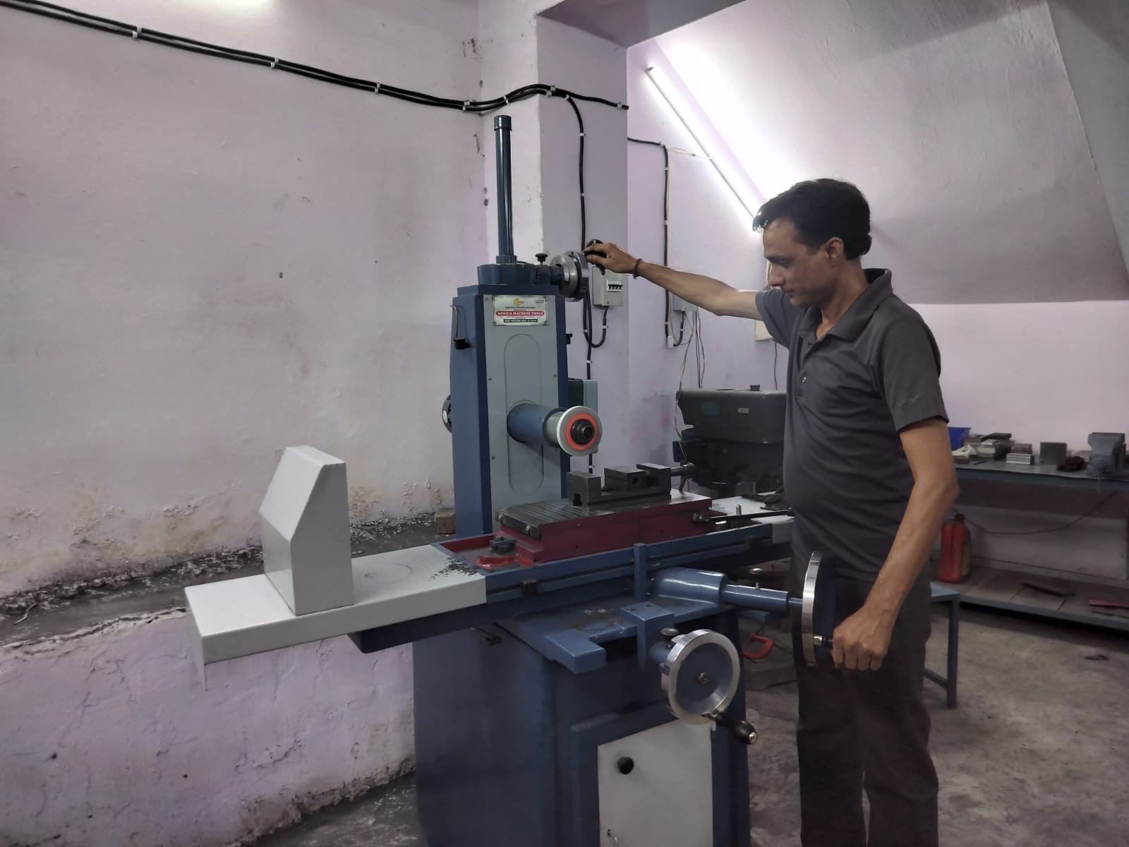 Surface-Grinder